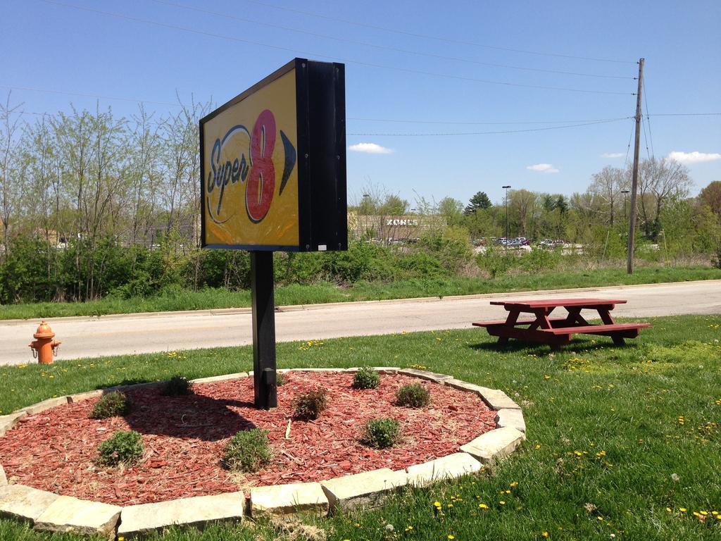 Super 8 By Wyndham Alton Motel Exterior photo